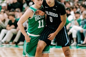 关于转折点！波士顿凯尔特人再遭质疑，NBA季后赛赛后攻防权衡，压力陡增，阵容厚度经受考验的信息爱游戏体育